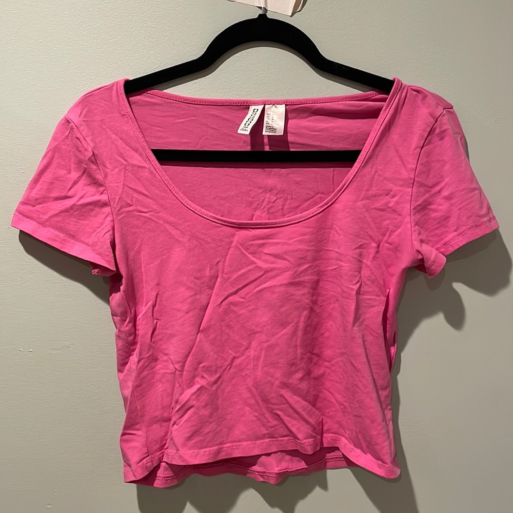 Pink slightly cropped t-shirt